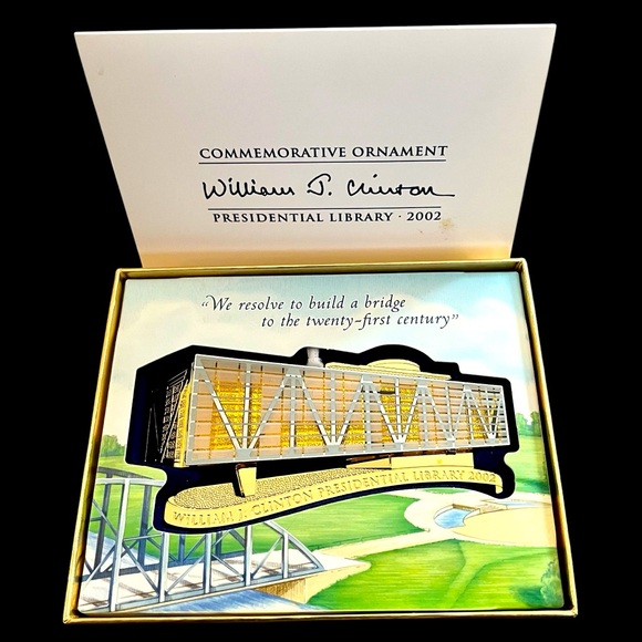 Clinton Presidential Library Commemorative Ornament First Edition 24 kt. Finish - Picture 1 of 9